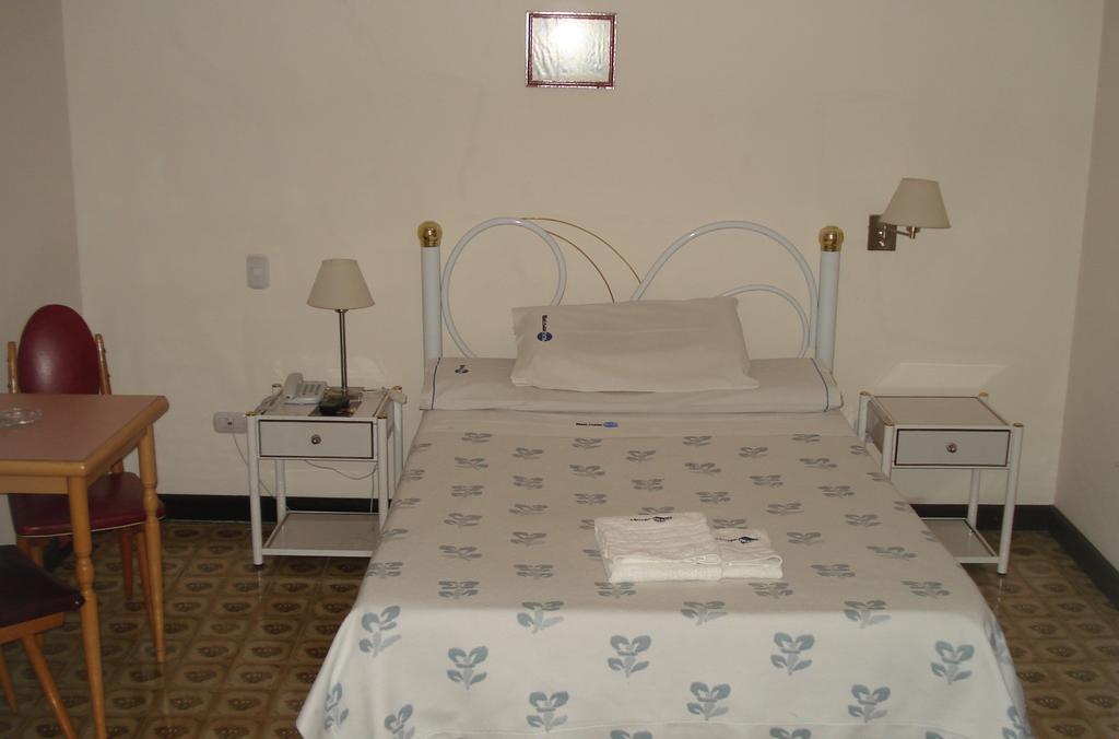 Mari Plaza Hotel Buenos Aires Exterior photo